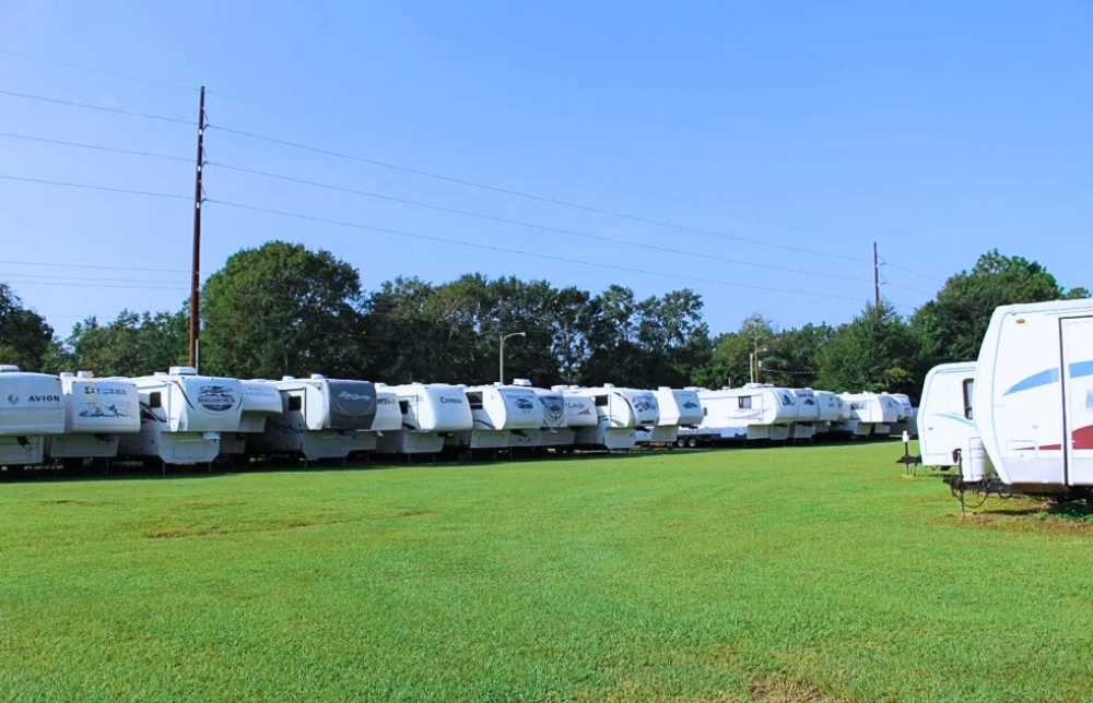 Elberta self storage with vehicle parking